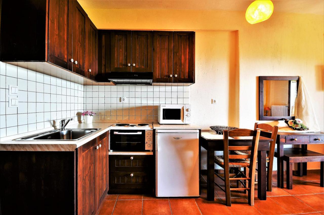 Guesthouse Amanitis Caesarea Skiti Exterior photo