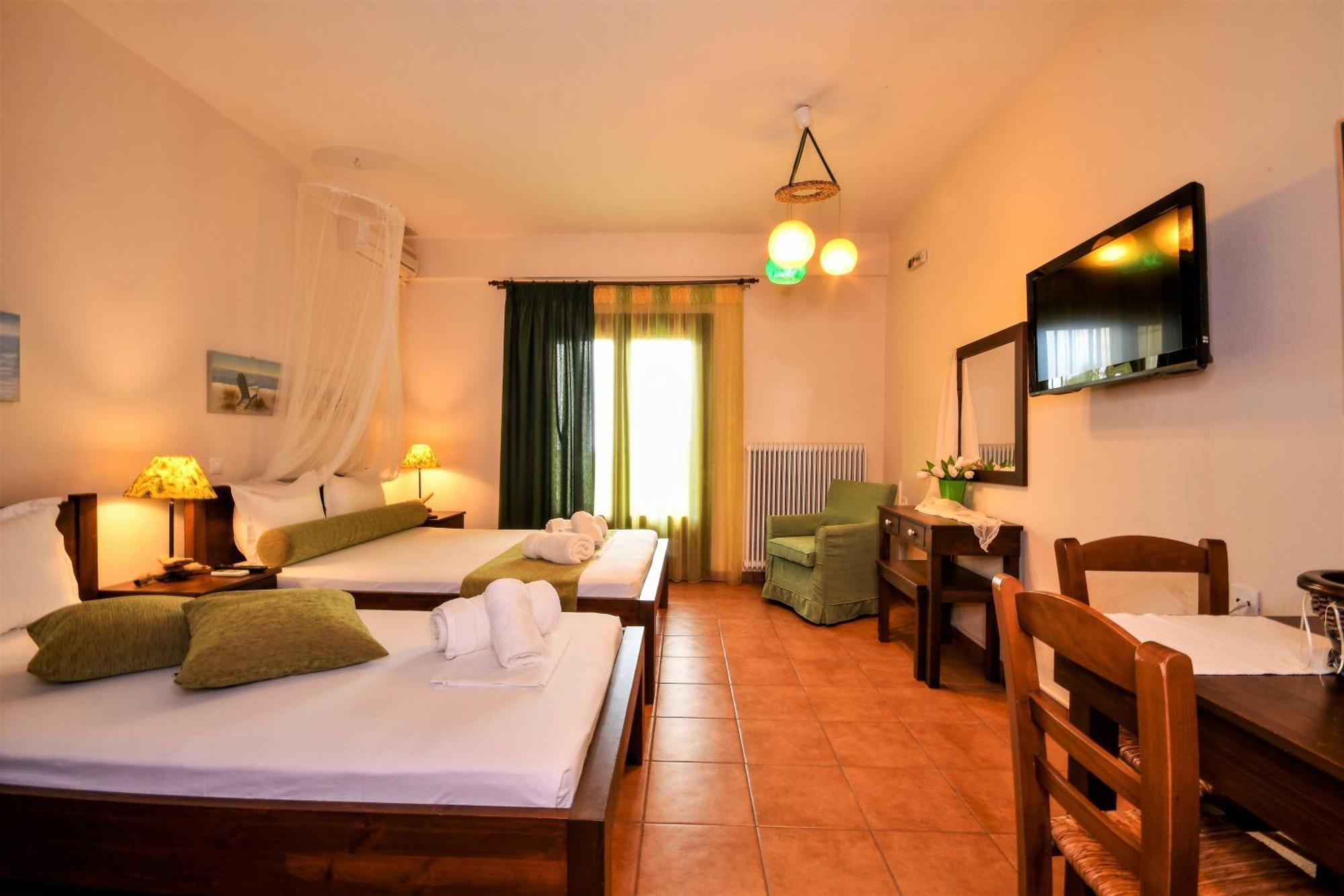 Guesthouse Amanitis Caesarea Skiti Exterior photo